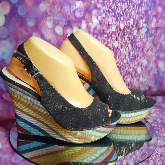 RFH - Black w/Woven Gold Rainbow Wedges - Picture 1 of 7